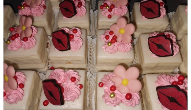 Moederdag Petit Fours